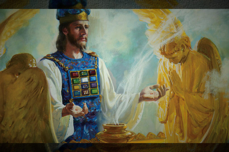 Ilustração: Entre dois querubins dourados, Jesus está vestido como sumo sacerdote, com as mãos perfuradas estendidas sobre a arca dourada da aliança enquanto a fumaça da intercessão sobe do incensário dourado.